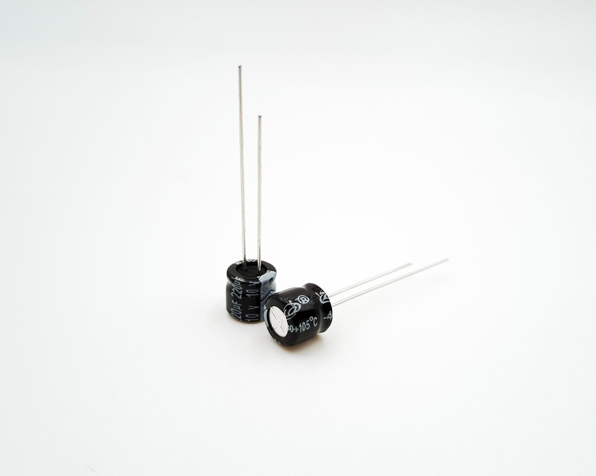 С͵220uF 10V