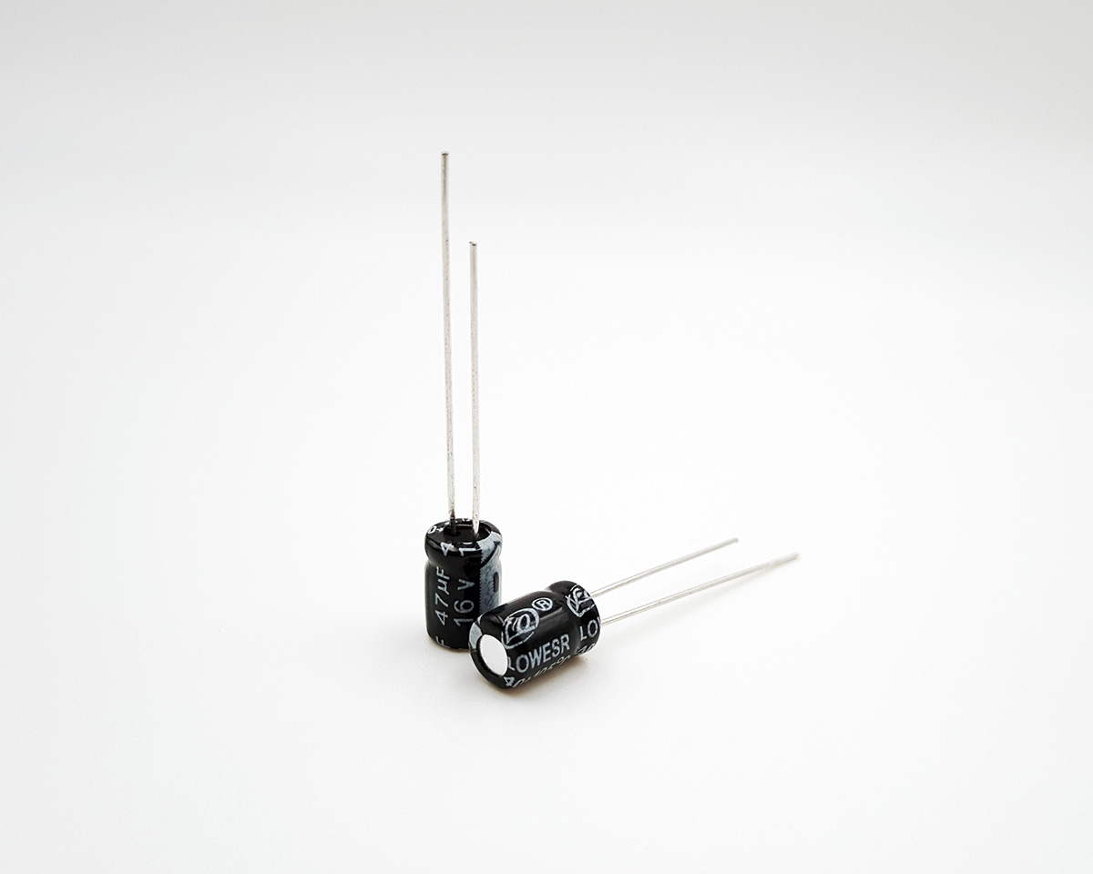 ѹ47uF 16V